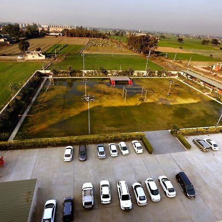 Sk Park Blu Hotel Sonipat Luaran gambar